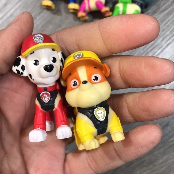 Paw Patrol Set of 5 Movable Rescue Team Figures - Picture 5 of 7